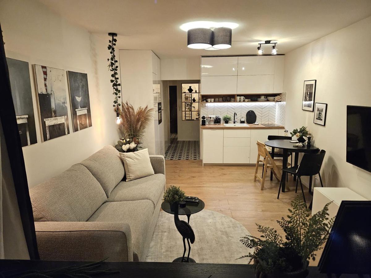 Design Apt In Old Town-Free Parking-Balcony Братислава Екстер'єр фото